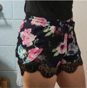 Lucy Paris Shorts floral lace edged medium